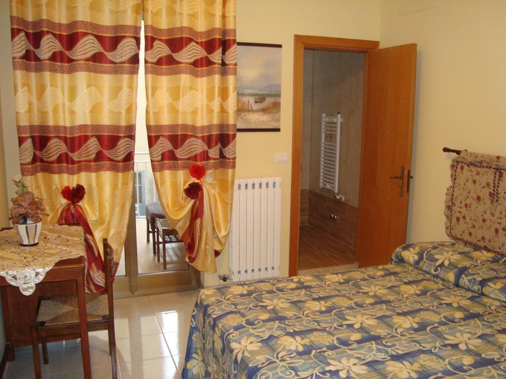 B&B Casa Ferrara Монополі Номер фото